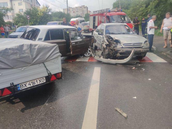 Новини Хмельницького - фото з На Бандери зіткнулись легковики. Постраждала жінка (ФОТО) Фото @dtp_khm