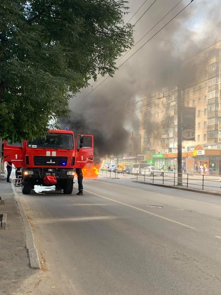 Новини Хмельницького - фото з Біля «Кварталу» вщент згоріло авто: що відомо (ФОТО, ВІДЕО) Біля «Кварталу» вщент згоріло авто: що відомо (ФОТО, ВІДЕО), фото №1 на сайті vsim.ua