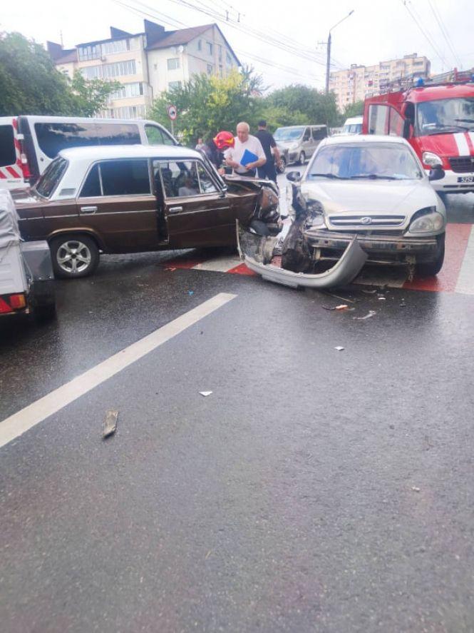 Новини Хмельницького - фото з На Бандери зіткнулись легковики. Постраждала жінка (ФОТО) Фото @dtp_khm