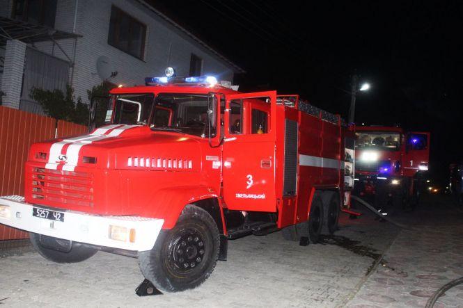 Вночі рятувальники гасили пожежу у Лезневому (ВІДЕО), фото №1 на сайті vsim.ua