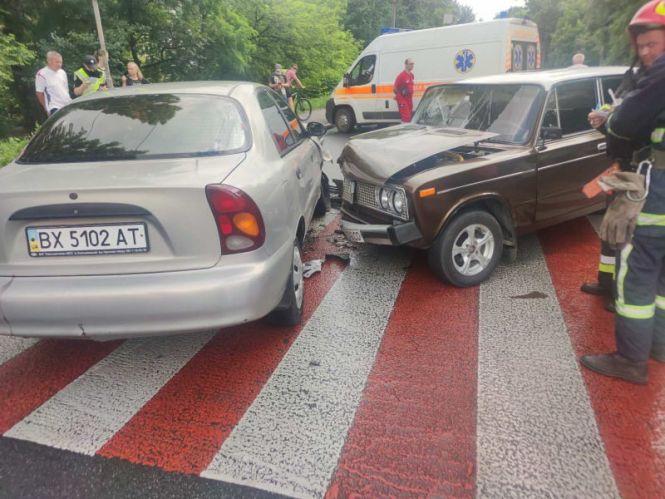 Новини Хмельницького - фото з На Бандери зіткнулись легковики. Постраждала жінка (ФОТО) Фото @dtp_khm