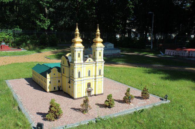 Новини Вінниці - фото з На локації «Міні-Вінниця» поставили ще три нових фігури відомих будинків На локації «Міні-Вінниця» поставили ще три нових фігури відомих будинків, фото №4 на сайті 20minut.ua