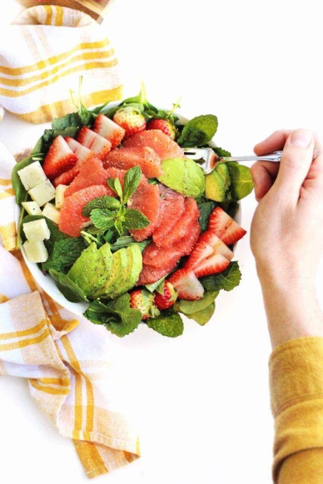 Новини Тернополя - фото з Cмачно та корисно: ТОП-3 рецепти салату з полуниці, зеленню та сиром Cмачно та корисно: ТОП-3 рецепти салату з полуниці, зеленню та сиром, фото №1 на сайті 20minut.ua