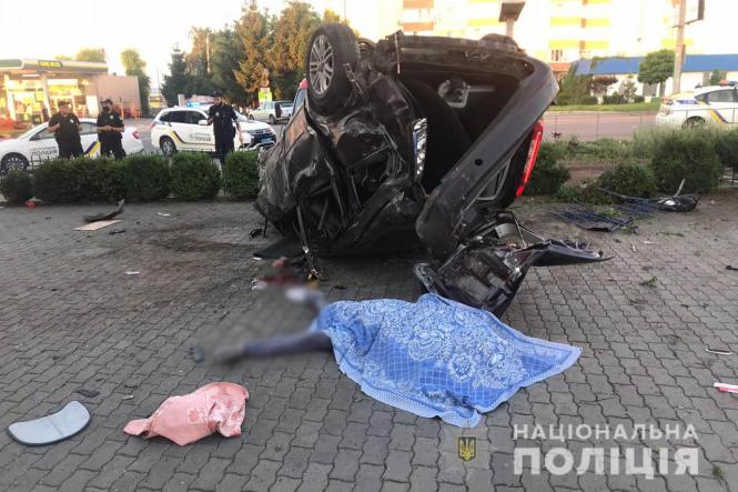 Новини Хмельницького - фото з Одна людина загинула, ще одна у важкому стані: у Хмельницькому перекинувся автомобіль Одна людина загинула, ще одна у важкому стані: у Хмельницькому перекинувся автомобіль, фото №2 на сайті vsim.ua