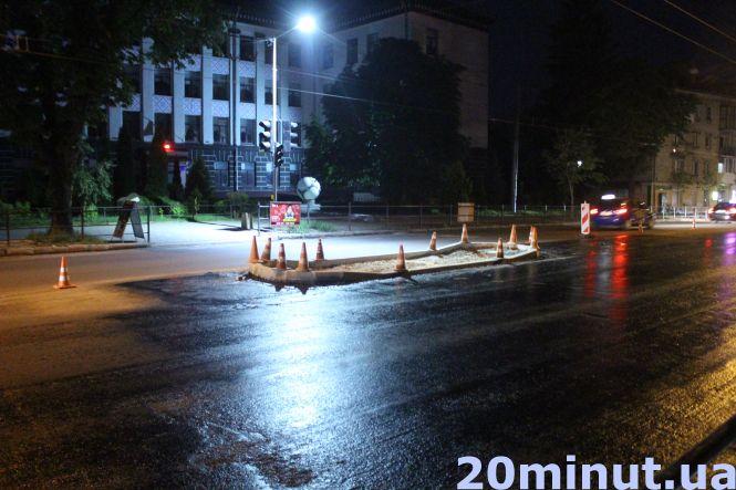 Новини Тернополя - фото з Як на Руській робітники проводять капітальний ремонт дороги (ВІДЕО) Як на Руській робітники проводять капітальний ремонт дороги (ВІДЕО), фото №1 на сайті 20minut.ua