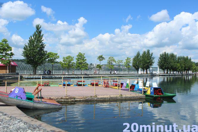 Новини Тернополя - фото з Скільки коштує покататись на катамаранах у Тернополі та чи безпечно це? Скільки коштує покататись на катамаранах у Тернополі та чи безпечно це?, фото №2 на сайті 20minut.ua