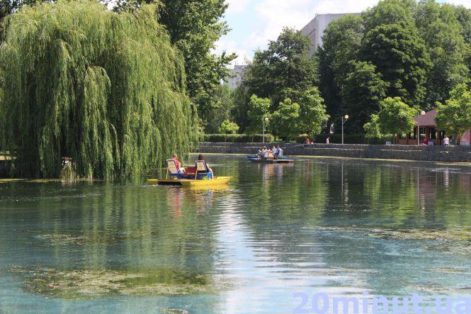 Новини Тернополя - фото з Скільки коштує покататись на катамаранах у Тернополі та чи безпечно це? Скільки коштує покататись на катамаранах у Тернополі та чи безпечно це?, фото №1 на сайті 20minut.ua