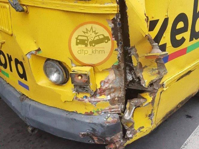 На Кам’янецькій зіткнулись тролейбус з іномаркою. Водійка в лікарні, фото №1 на сайті vsim.ua