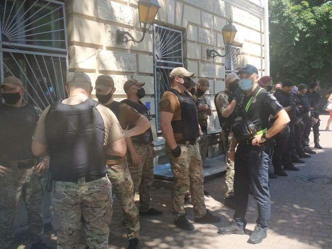Новини Вінниці - фото з Кримінальний флешмоб або Як Сафарі на «ватників» стало справою про групове хуліганство Кримінальний флешмоб або Як Сафарі на «ватників» стало справою про групове хуліганство, фото №4 на сайті 20minut.ua