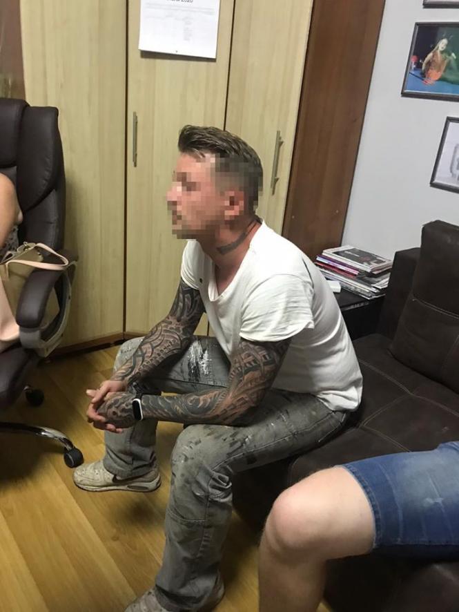 Новини Вінниці - фото з Під Вінницею австрієць та його дружина влаштували дитячу порностудію Світлина від Поліція Вінницької області.