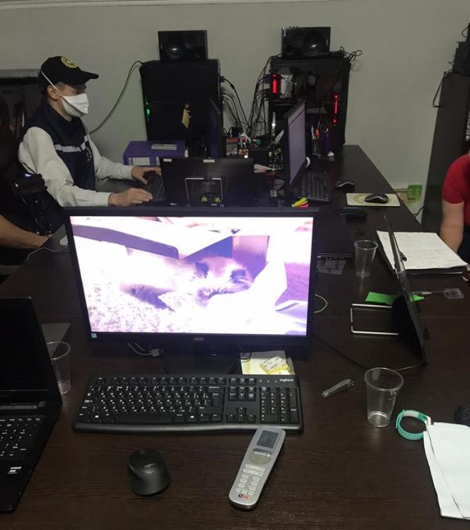 Новини Вінниці - фото з Під Вінницею австрієць та його дружина влаштували дитячу порностудію Світлина від Поліція Вінницької області.