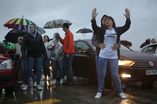 Рок, злива, аеропорт. Репортаж з авто концерту «Без обмежень», фото №4 на сайті 20minut.ua