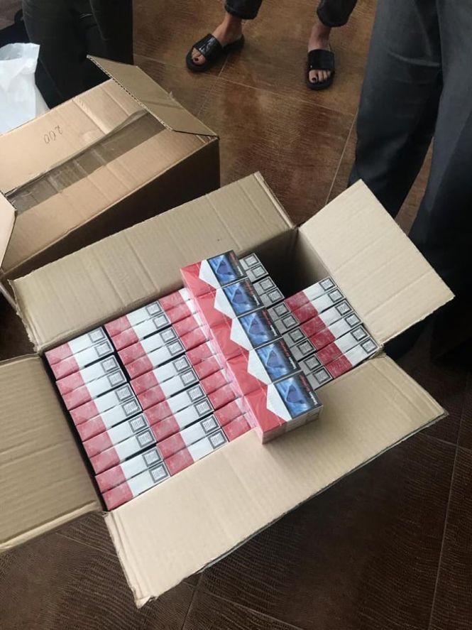 Півмільйона у місяць. Хмельничани організували прибутковий бізнес на нелегальних цигарках (ФОТО), фото №4 на сайті vsim.ua