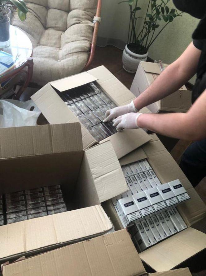 Півмільйона у місяць. Хмельничани організували прибутковий бізнес на нелегальних цигарках (ФОТО), фото №5 на сайті vsim.ua