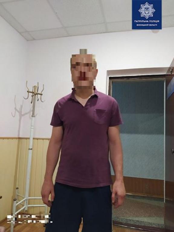 Новини Вінниці - фото з На вулиці Шимка вночі двоє п'яних хуліганів заважали вінничанам спати Світлина від Патрульна поліція Вінницької області.