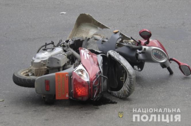 18-річний хлопець на «МТ-10» врізався у стовп, а жінка на мопеді не пропустила автівку, фото №1 на сайті 20minut.ua