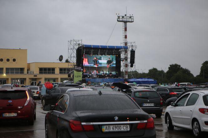 Рок, злива, аеропорт. Репортаж з авто концерту «Без обмежень», фото №1 на сайті 20minut.ua