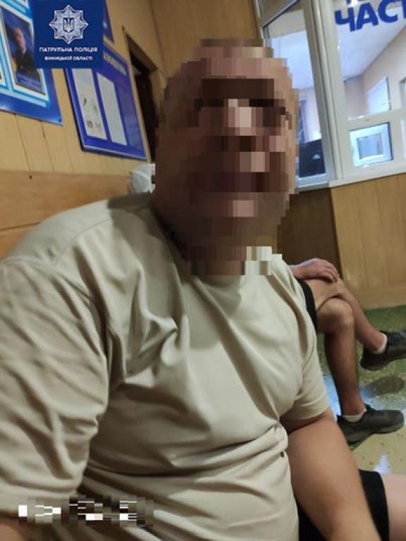Новини Вінниці - фото з На вулиці Шимка вночі двоє п'яних хуліганів заважали вінничанам спати Світлина від Патрульна поліція Вінницької області.