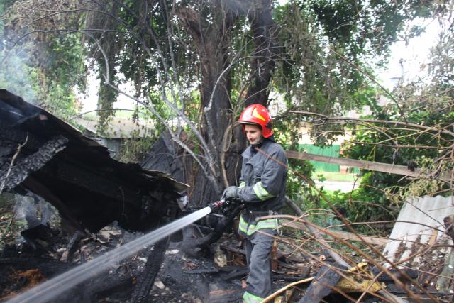 Новини Вінниці - фото з Пожежа на Київській: десять рятувальників гасили будинок IMG_4981.JPG