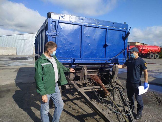 Новини Козятина - фото з Рейдові перевірки пожежної безпеки техніки на полях: про що попереджали рятувальники? Рейдові перевірки пожежної безпеки техніки на полях: про що попереджали рятувальники?, фото №3 на сайті 20minut.ua