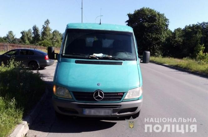 Новини Хмельницького - фото з На Хмельниччині мікроавтобус наїхав на велосипедистку На Хмельниччині мікроавтобус наїхав на велосипедистку, фото №1 на сайті vsim.ua