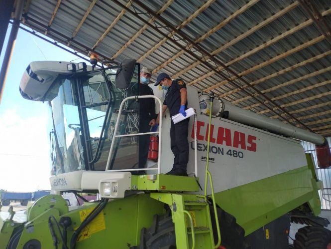 Новини Козятина - фото з Рейдові перевірки пожежної безпеки техніки на полях: про що попереджали рятувальники? Рейдові перевірки пожежної безпеки техніки на полях: про що попереджали рятувальники?, фото №1 на сайті 20minut.ua