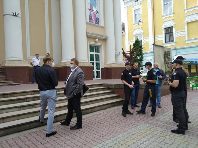 Новини Тернополя - фото з "Я прийшов - тебе нема": чому депутати міськради проігнорували засідання сесії "Я прийшов - тебе нема": чому депутати міськради проігнорували засідання сесії, фото №1 на сайті 20minut.ua