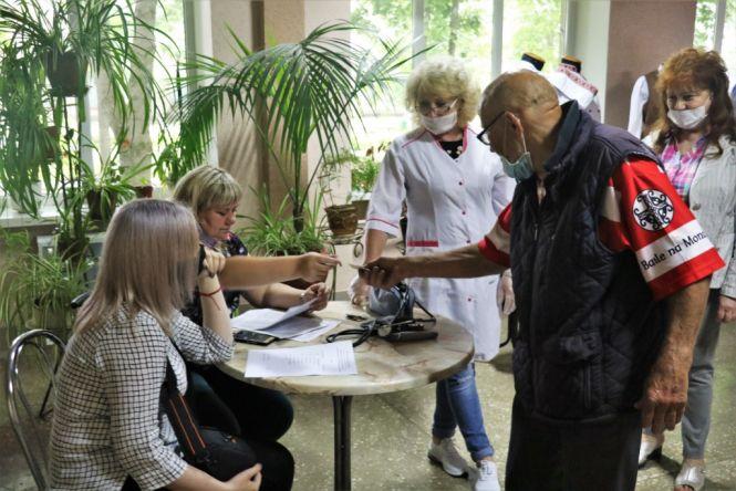 Новини Житомира - фото з Житомиряни, які перебувають в скрутному становищі, щодня отримують гаряче харчування Житомиряни, які перебувають в скрутному становищі, щодня отримують гаряче харчування, фото №1 на сайті 20minut.ua