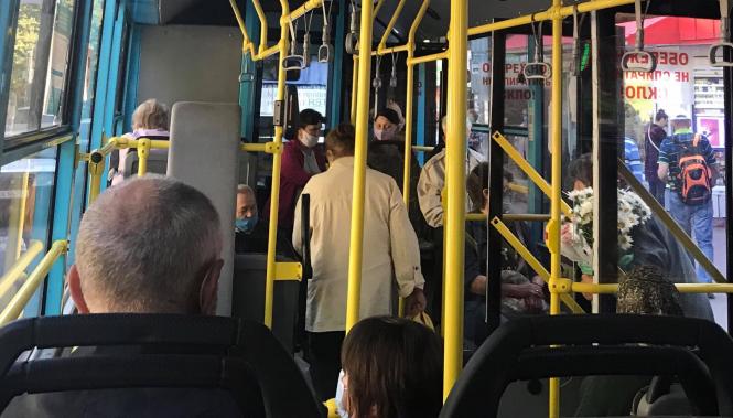 Новини Хмельницького - фото з “Мене не пустили в 5 тролейбусів”: перший день роботи спецтранспорту в Хмельницькому “Мене не пустили в 5 тролейбусів”: перший день роботи спецтранспорту в Хмельницькому, фото №2 на сайті vsim.ua