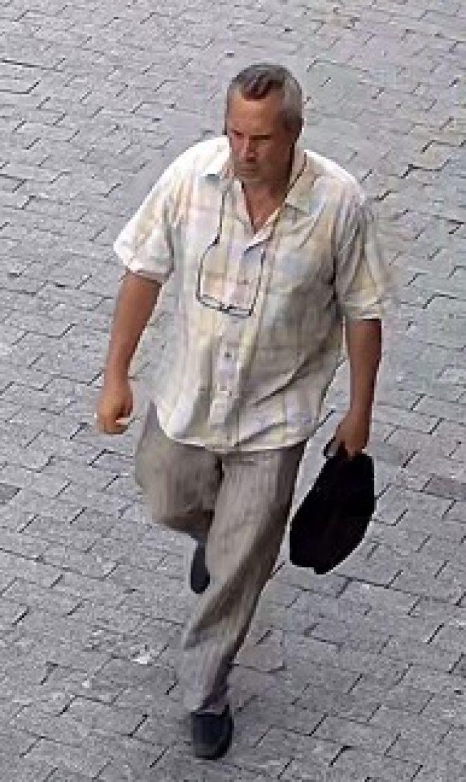 Новини Вінниці - фото з Шукають підозрюваного у крадіжці, якого зафіксували камери Шукають підозрюваного у крадіжці, якого зафіксували камери, фото №2 на сайті 20minut.ua