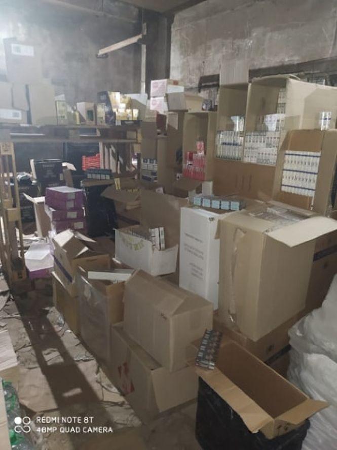 У Хмельницькому на складі знайшли фальсифікату на 2 мільйони гривень, фото №2 на сайті vsim.ua