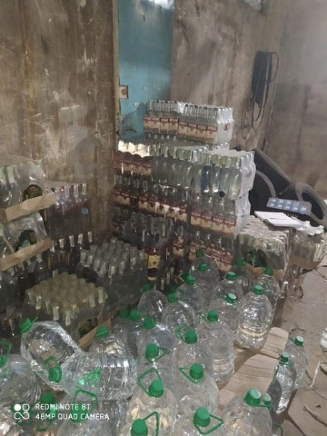 У Хмельницькому на складі знайшли фальсифікату на 2 мільйони гривень, фото №1 на сайті vsim.ua