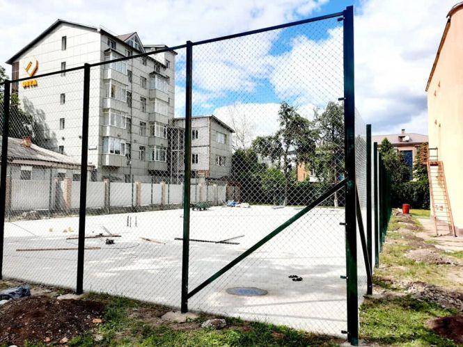 Новини Хмельницького - фото з У Хмельницькому облаштовують шкільний спортивний майданчик за 1,5 мільйона гривень У Хмельницькому облаштовують шкільний спортивний майданчик за 1,5 мільйона гривень, фото №1 на сайті vsim.ua