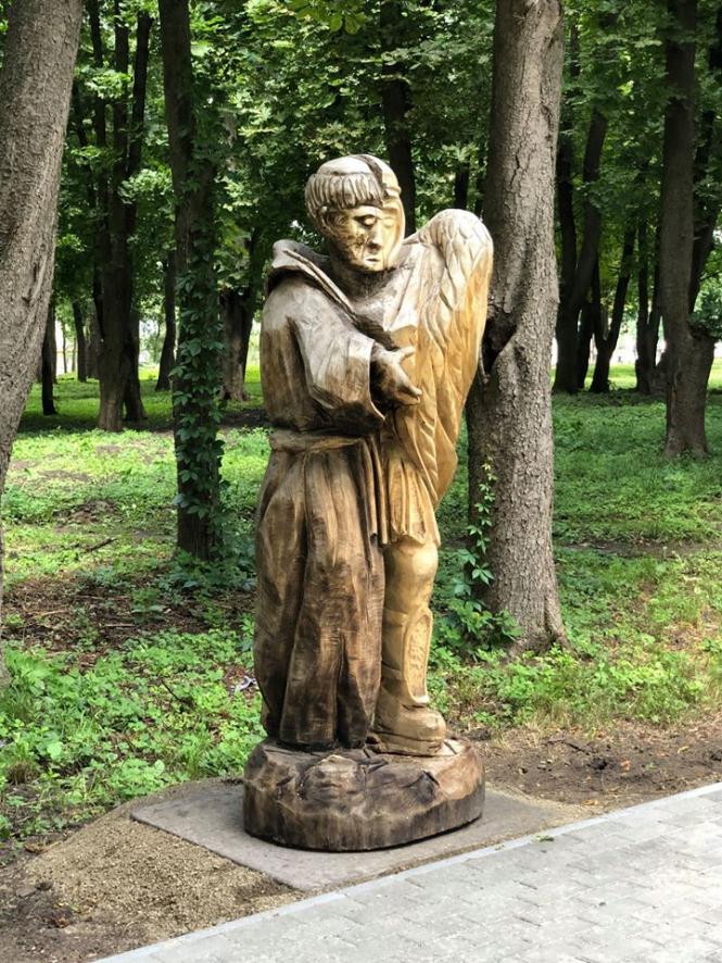 На изображении может находиться: дерево, растение, трава, на улице и природа