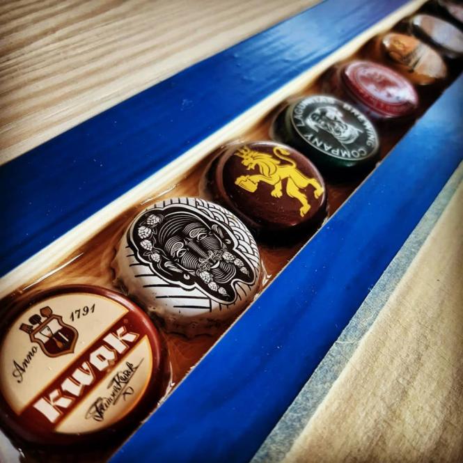 Новини Тернополя - фото з Теребовлянець зібрав колекцію із кількох сотень різних корків від пива і перетворив частину у стіл Світлина від Yaroslav  Yaroshevskyy.