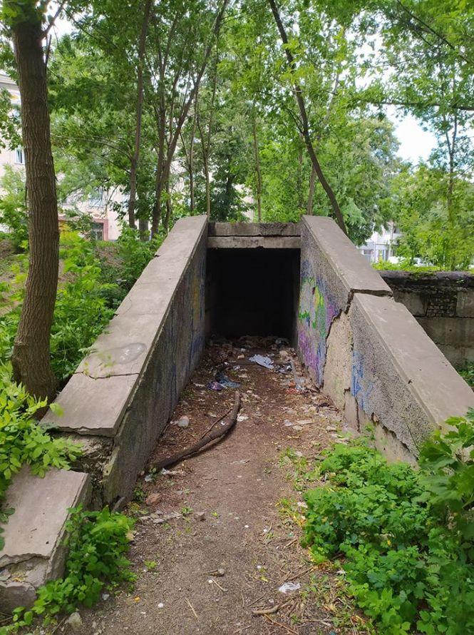 Новини Вінниці - фото з Вінничанка подала петицію, у якій просить навести лад біля колишнього кінотеатру «Росія» Вінничанка подала петицію, у якій просить навести лад біля колишнього кінотеатру «Росія», фото №3 на сайті 20minut.ua