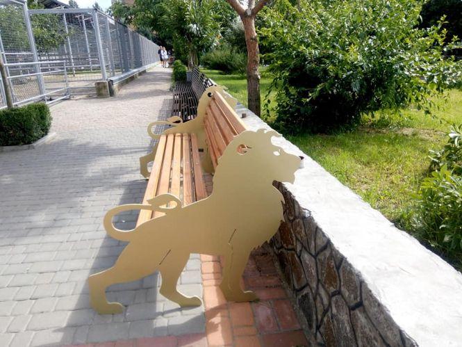 Новини Вінниці - фото з ФОТО ДНЯ. У Подільському зоопарку з'явилися креативні лавки ФОТО ДНЯ. У Подільському зоопарку з'явилися креативні лавки, фото №2 на сайті 20minut.ua