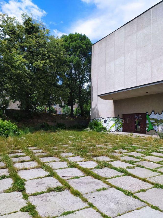 Новини Вінниці - фото з Вінничанка подала петицію, у якій просить навести лад біля колишнього кінотеатру «Росія» Вінничанка подала петицію, у якій просить навести лад біля колишнього кінотеатру «Росія», фото №4 на сайті 20minut.ua