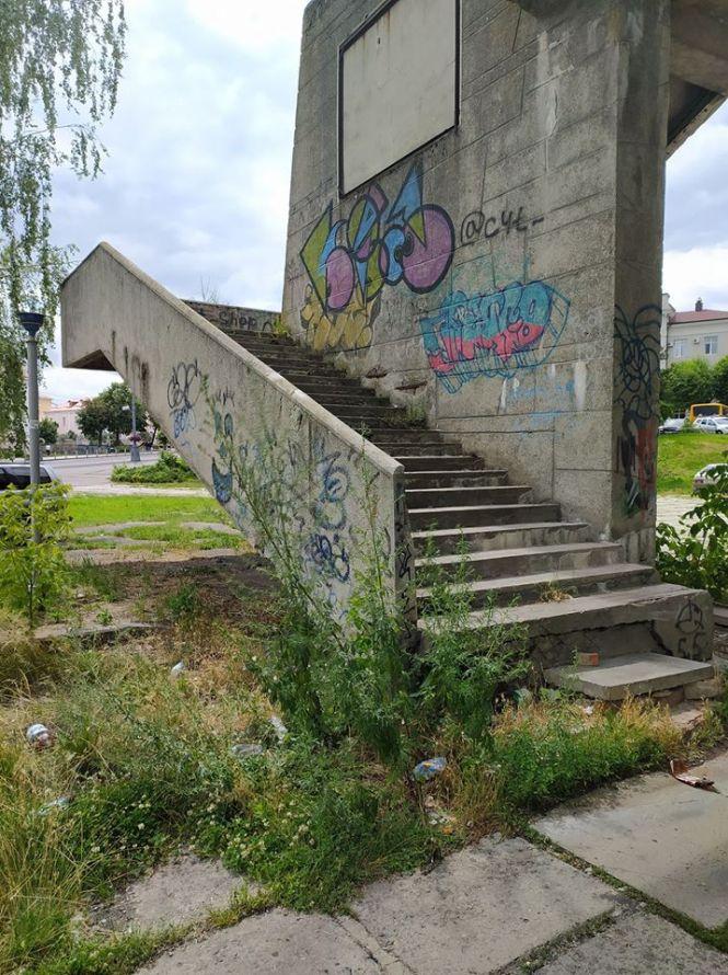 Новини Вінниці - фото з Вінничанка подала петицію, у якій просить навести лад біля колишнього кінотеатру «Росія» Вінничанка подала петицію, у якій просить навести лад біля колишнього кінотеатру «Росія», фото №1 на сайті 20minut.ua