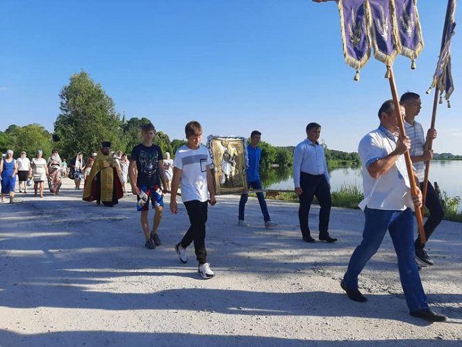 Понад 100 років у храмі на Шумщині перебуває чудотворна ікона, до якої ідуть звідусіль: яка її історія (ФОТО), фото №3 на сайті 20minut.ua