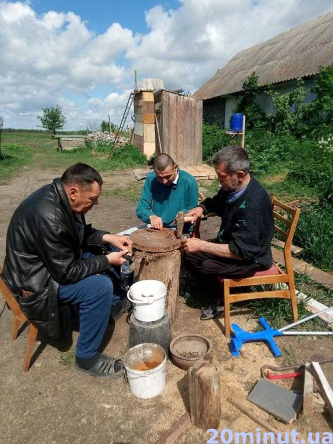 Новини Вінниці - фото з «По той бік життя»: історія В’ячеслава, який 23 роки кидався милицями на залізничному вокзалі «По той бік життя»: історія В’ячеслава, який 23 роки кидався милицями на залізничному вокзалі, фото №5 на сайті 20minut.ua