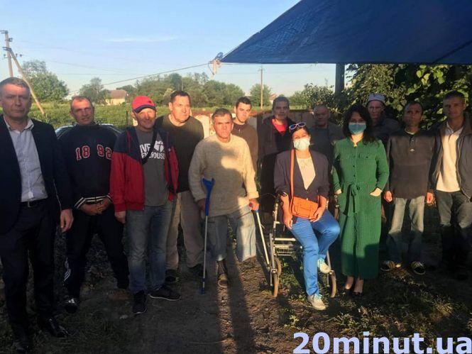 Новини Вінниці - фото з «По той бік життя»: історія В’ячеслава, який 23 роки кидався милицями на залізничному вокзалі «По той бік життя»: історія В’ячеслава, який 23 роки кидався милицями на залізничному вокзалі, фото №6 на сайті 20minut.ua