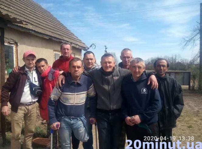 Новини Вінниці - фото з «По той бік життя»: історія В’ячеслава, який 23 роки кидався милицями на залізничному вокзалі «По той бік життя»: історія В’ячеслава, який 23 роки кидався милицями на залізничному вокзалі, фото №2 на сайті 20minut.ua