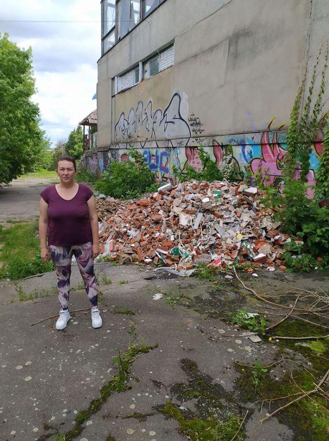 Новини Вінниці - фото з Вінничанка подала петицію, у якій просить навести лад біля колишнього кінотеатру «Росія» Вінничанка подала петицію, у якій просить навести лад біля колишнього кінотеатру «Росія», фото №5 на сайті 20minut.ua