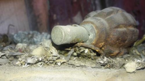 Новини Житомира - фото з Граната на горищі: на Малинщині під час ремонту виявили небезпечну знахідку 2020-07-15_10-02-20.jpg