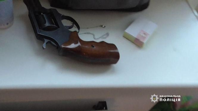 Новини Вінниці - фото з Зґвалтував перехожу жінку, а до того — вистрілив у чоловіка, побив його і пошкодив ВМW Зґвалтував перехожу жінку, а до того — вистрілив у чоловіка, побив його і пошкодив ВМW, фото №2 на сайті 20minut.ua