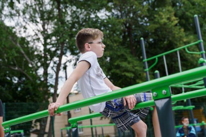 Новини Вінниці - фото з Для учнів і мешканців Вишеньки відкрили спорткомплекс з антивандальним обладнанням Для учнів і мешканців Вишеньки відкрили спорткомплекс з антивандальним обладнанням, фото №3 на сайті 20minut.ua