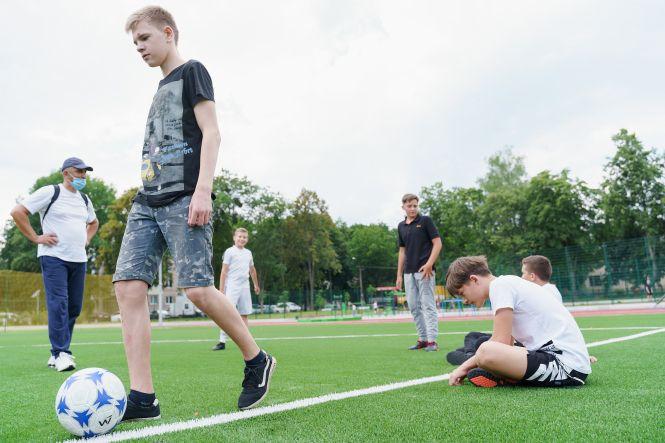 Новини Вінниці - фото з Для учнів і мешканців Вишеньки відкрили спорткомплекс з антивандальним обладнанням Для учнів і мешканців Вишеньки відкрили спорткомплекс з антивандальним обладнанням, фото №4 на сайті 20minut.ua
