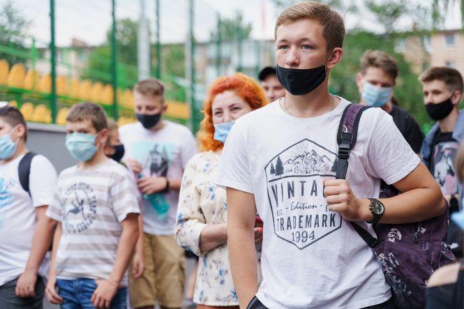 Новини Вінниці - фото з Для учнів і мешканців Вишеньки відкрили спорткомплекс з антивандальним обладнанням Для учнів і мешканців Вишеньки відкрили спорткомплекс з антивандальним обладнанням, фото №6 на сайті 20minut.ua