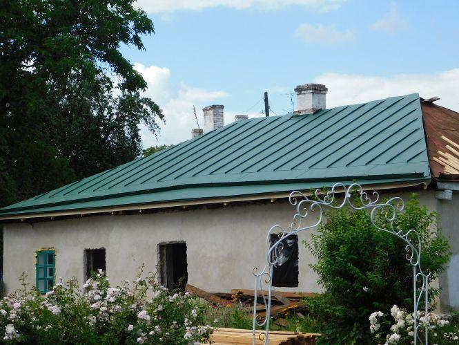 Дах змінили, дерева зрізали. У Вінниці триває ремонт  хати-музею Коцюбинського, фото №5 на сайті 20minut.ua